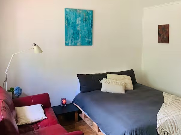 Best Bedside Lighting for Airbnb: What Actually Works